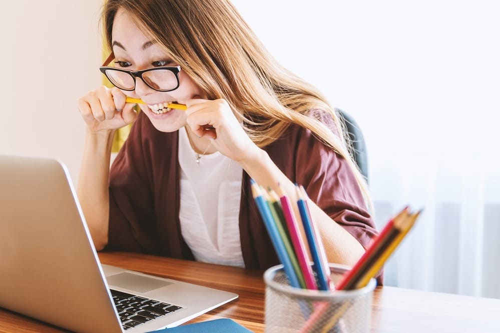 stressed-woman,-who-may-have-acne-due-to-being-too-stressed