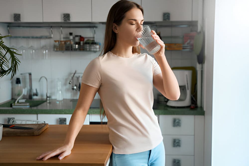 woman-drinking-wather