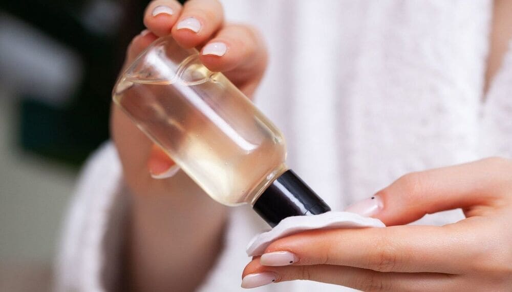 Woman-who-understands-why-she-should-Taking-Care-of-Your-Skin