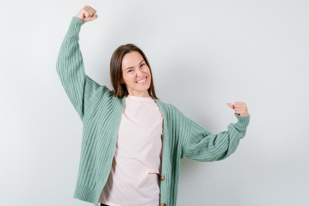 expressive-young-woman-posing-in-studio