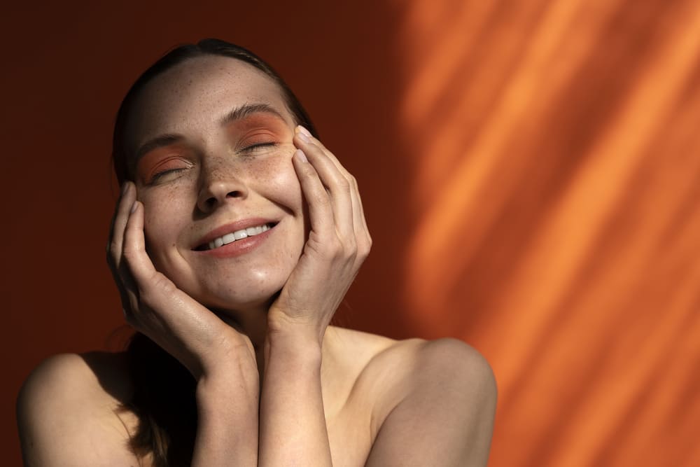 front-view-woman-wearing-makeup-with-thick-eyebrows
