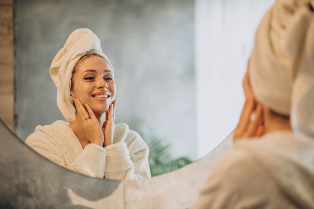 woman-home-Do-a-Skin-Cleansing-at-home